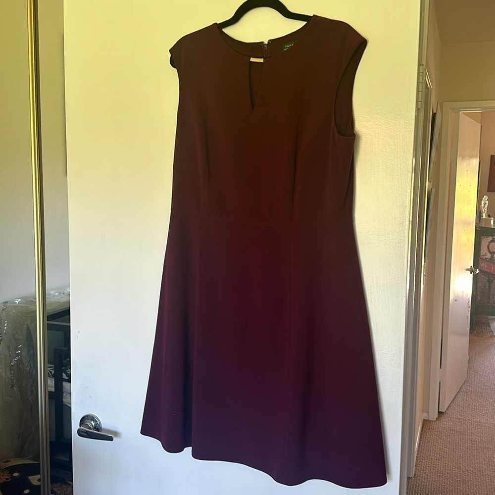 Tahari sleeveless lined wine color dress. Back zip. Neck detail. 14.